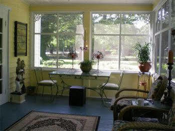 Oak Manor Inn Hartsville Bagian luar foto